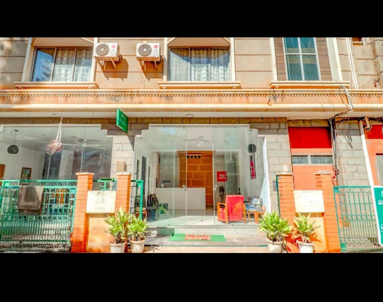 Hotel Sri Sathya Sai Bangalore Luaran gambar